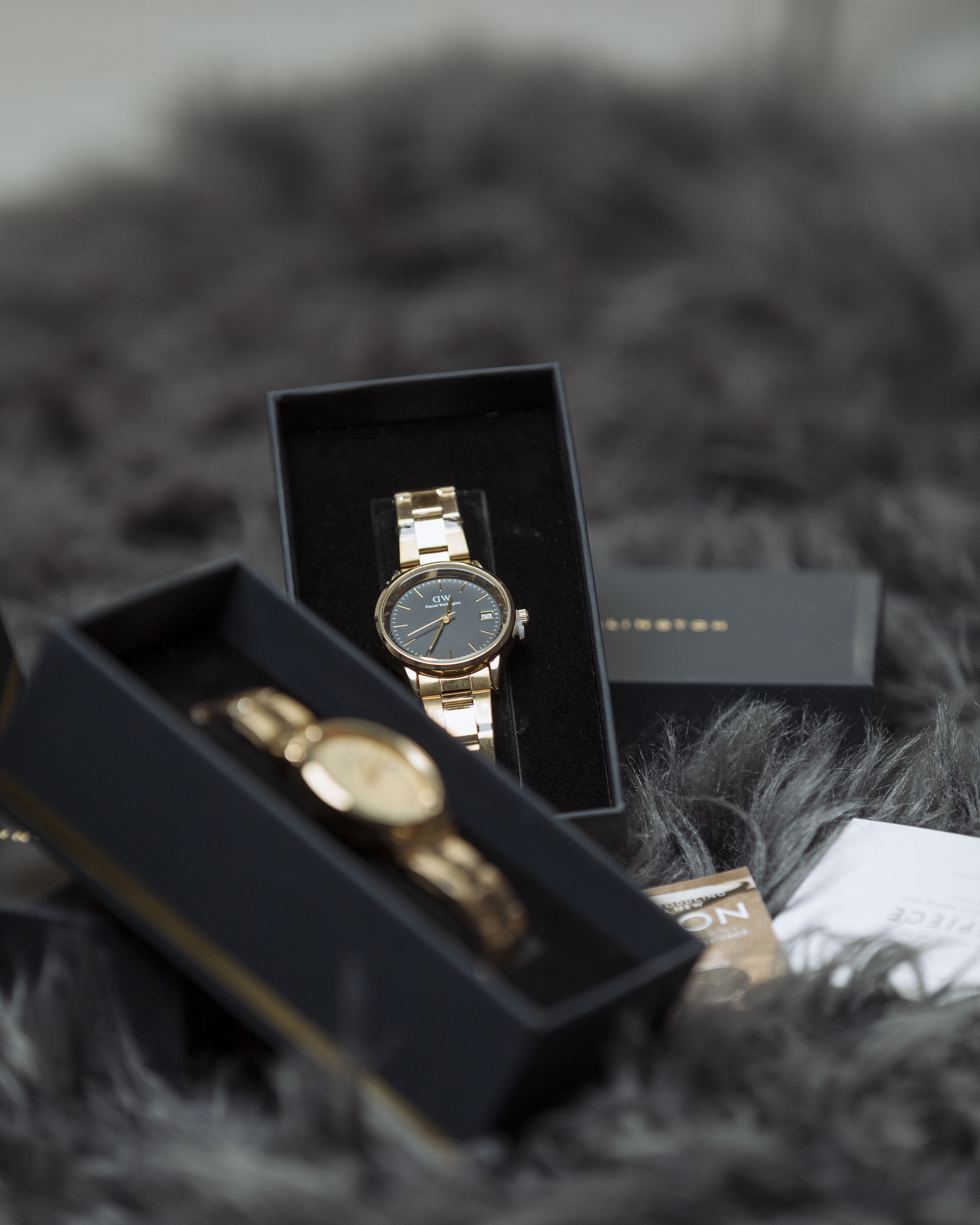 Daniel Wellington Iconic Link | Gold Color & Black Dial view 4
