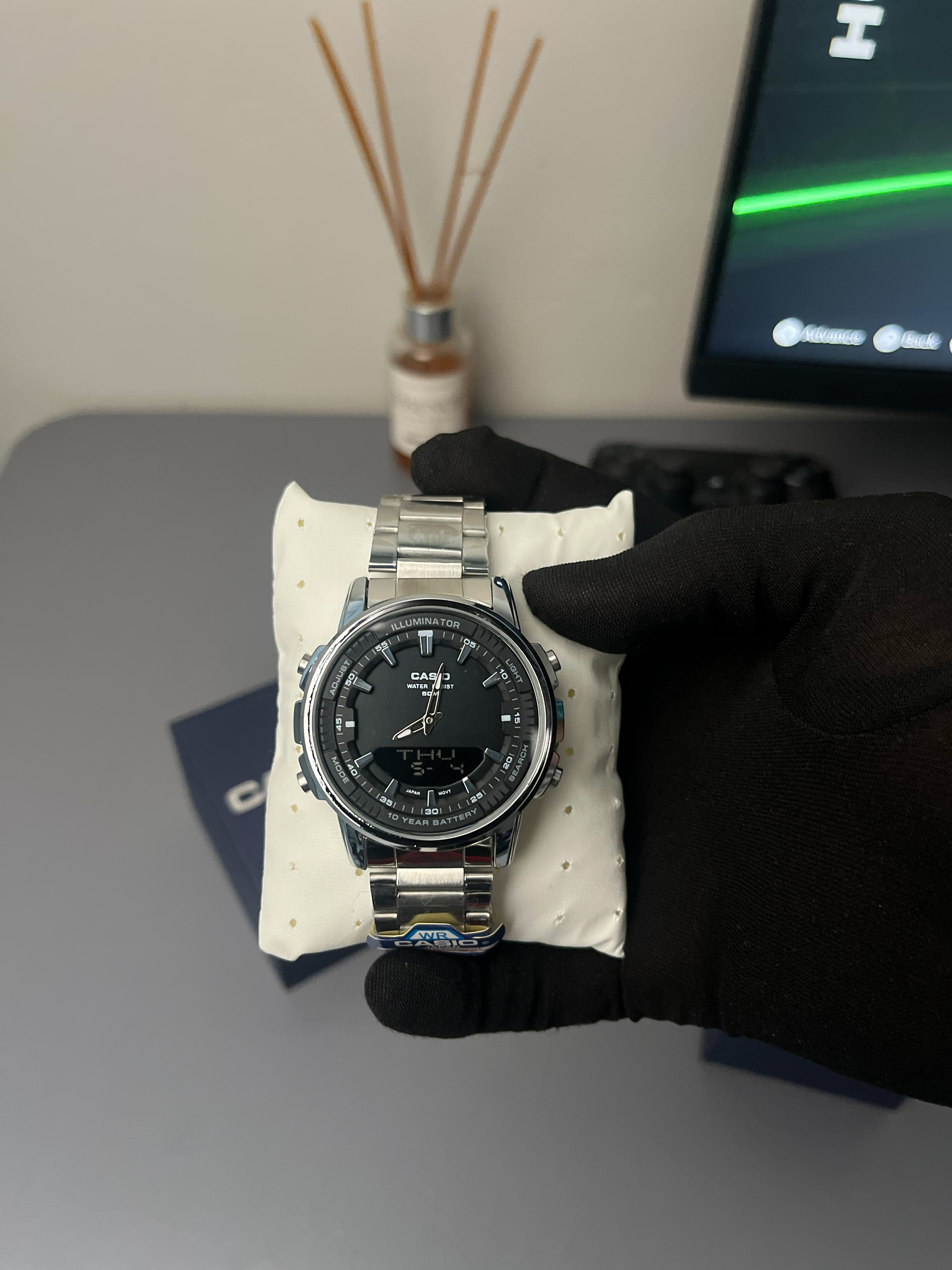 CASIO G-SHOCK AMW-880D-1AV | Black Dials view 3