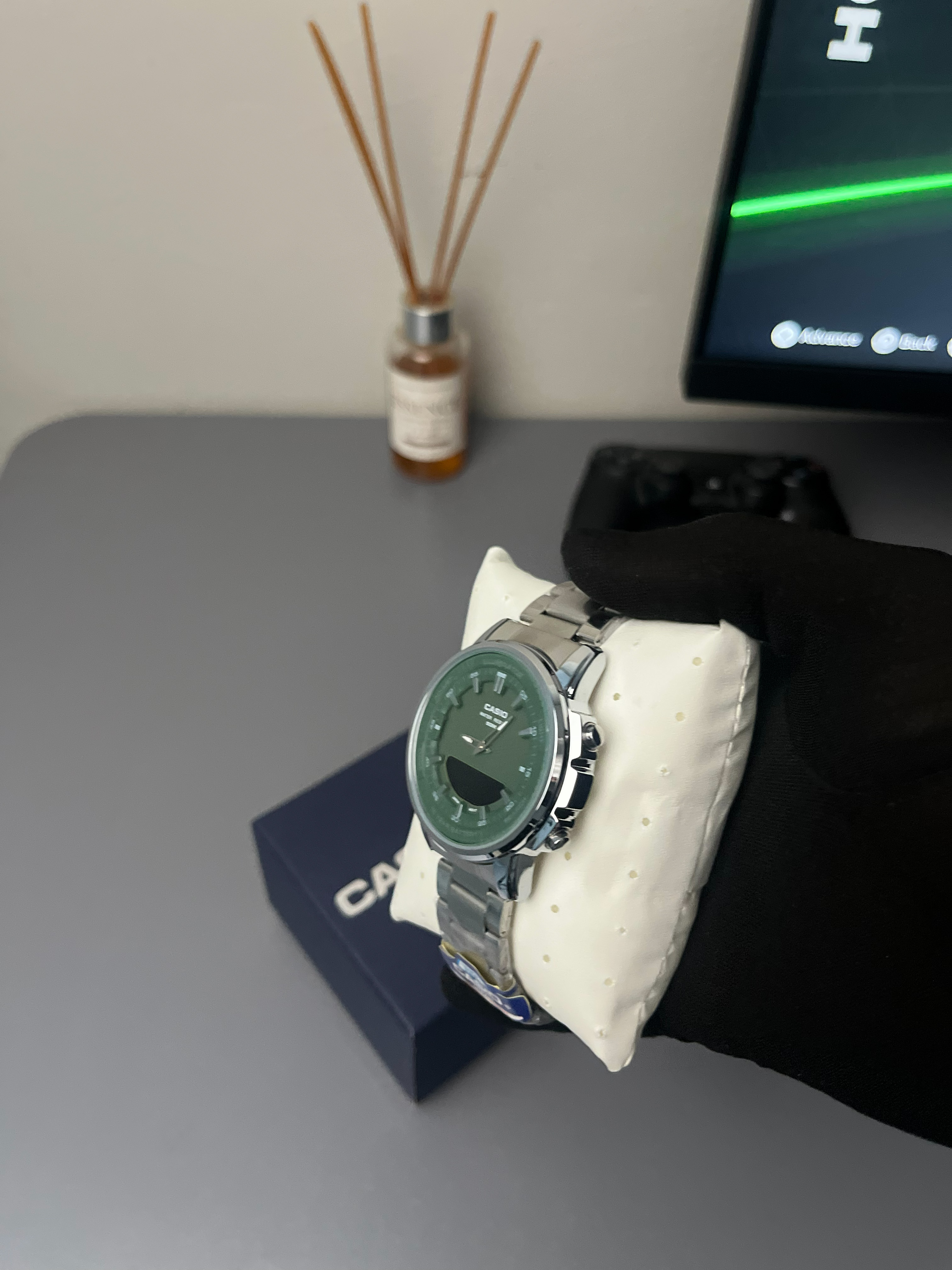 CASIO G-SHOCK AMW-880D-1AV |Green Dials